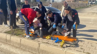 Otomobil ile kamyonet çarpıştı: 2 yaralı