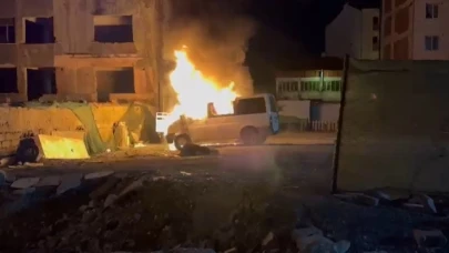 Park halindeki araç alevlere teslim oldu