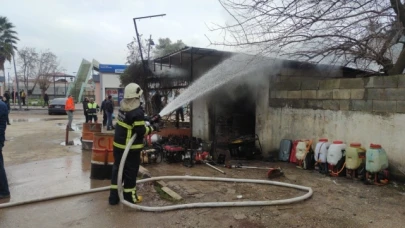 Sobaya yanlışlıkla dökülen benzin iş yerini küle çevirdi