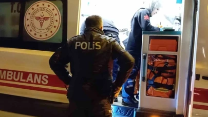 Tanımadığı şahıs tarafından bıçaklanan genç hastaneye kaldırıldı