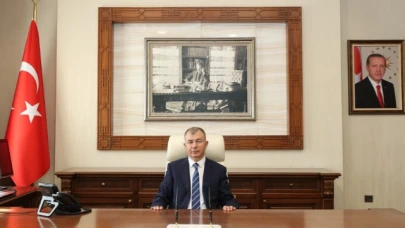 “Türkiye Cumhuriyeti, Devleti ve Milletiyle Sarsılmaz Bir Çınardır”