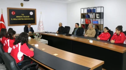 Türkmen, Türkiye Şampiyonalarına Katılacak Olan Öğrencileri Ağırladı