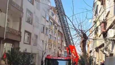 4 katlı binada yangın çıktı: İçeride mahsur kalan 1 kişi ağır yaralandı