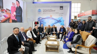 Ak Parti Heyeti Kitap Fuarını Ziyaret Etti