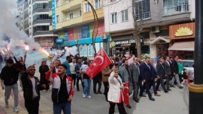 AK Parti'lilerden coşkulu yürüyüş