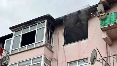 Alevlere teslim olan apartman dairesi kullanılamaz hale geldi: 1 yaralı