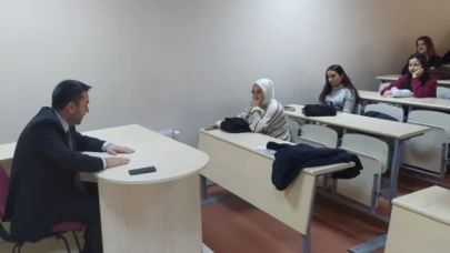 Ayvaz, Üniversite Öğrencilerinin Dersine Konuk Oldu