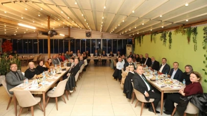 Başkan Kargı’dan Meclis Üyelerine Plaket
