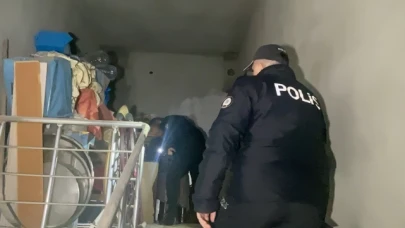 Boş binada yanıp sönen ışıklar korkuttu