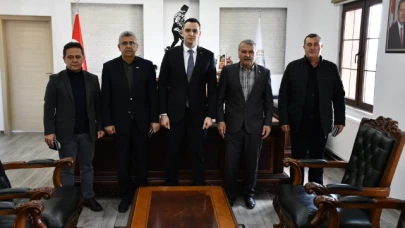 Büyükkaymakcı’dan Meclis Üyelerine Plaket