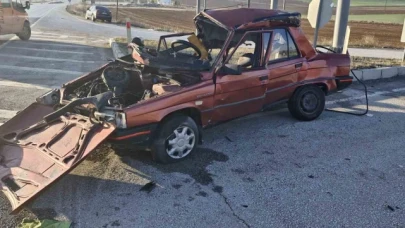 Çorum'da otomobil ile kamyon çarpıştı, sürücü hayatını kaybetti