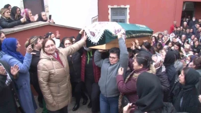 Eşi tarafından öldürülen Duygu Can'ın cenazesinde tabutunu kadınlar taşıdı