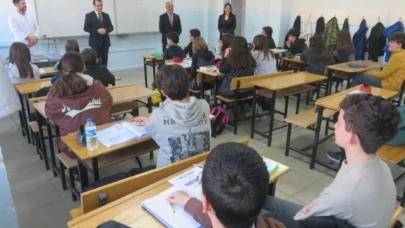 Güldoğan, Öğretmen ve Öğrencilerle Buluştu