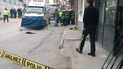 İşçi servisinin altına kalan yaşlı adam hayatını kaybetti