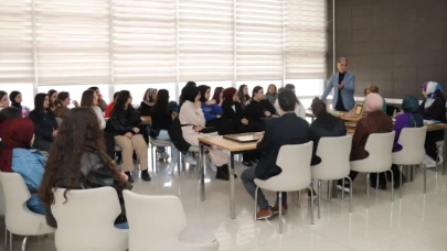 "Kadim Sanatlar Atölyesi: Tezhip" Semineri Düzenlendi