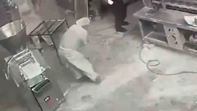 Kopan kolunu arkadaşı taşıdı