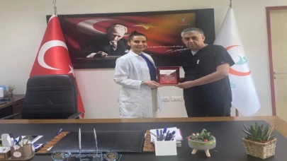 Köroğlu’ndan Hekimlere Teşekkür Plaketi