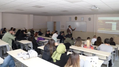 "Kütüphanemizin İmkan ve Fırsatları" Konulu Söyleşi Düzenledi
