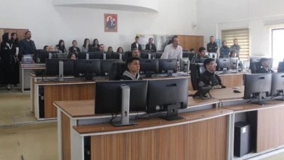 Liseli Öğrencilere Polislik Tanıtıldı