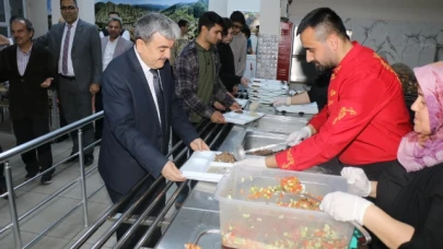 Müdür Türkmen Öğrencilerle İftar Sofrasında Buluştu