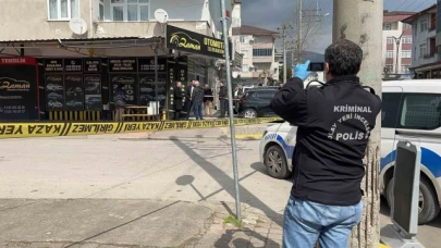 Oto galeride dehşet: Kurşun anne ve 2 çocuğun oturduğu salona isabet etti