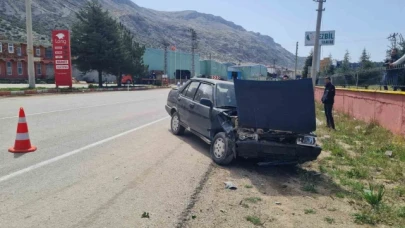 Otomobil yoldan çıktı, 1'i ağır 2 kişi yaralandı