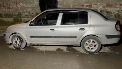 Park halindeki otomobil böyle kurşunlandı