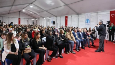 Şarkıcı Ege Merzifon Kitap Fuarı'na Renk Kattı