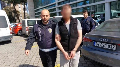 Silah çekerek şoförü araçtan indirip minibüsü gasp etti