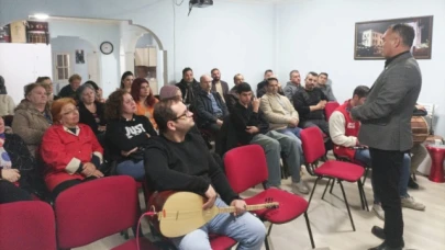 Sütcü, MHP İlçe Başkanlığı'nın Standını Ziyaret Etti