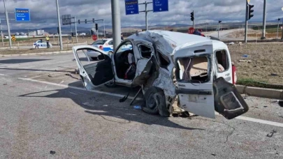 Tır ile hafif ticari araç çarpıştı: 1 yaralı