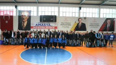 Vali Doruk, Spor Malzemelerini Teslim Etti