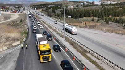 43 ilin geçiş noktasında bayram yoğunluğu: Araç trafiği yüzde 100'e ulaştı