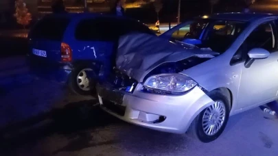 Alkollü sürücü park halindeki araçların arasına daldı