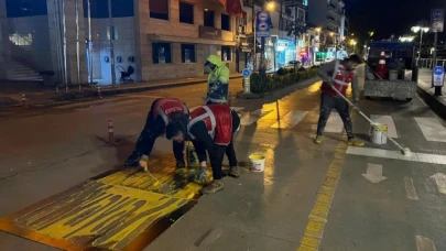Amasya Belediyesi Yaya Geçitlerini Boyuyor