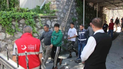 Amasya'da İl Göç İdaresi binasından kaçan 25 kaçak göçmenden 24'ü yakalandı, bakanlık soruşturma başlattı