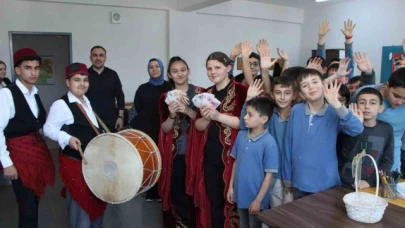 Amasyalı öğrencilerin bayram harçlıkları Filistin'e