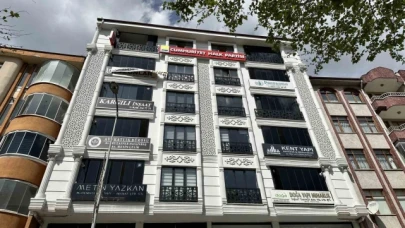 Belediye başkanı ile görüşemediğini iddia eden vatandaş parti binasında intihara kalkıştı