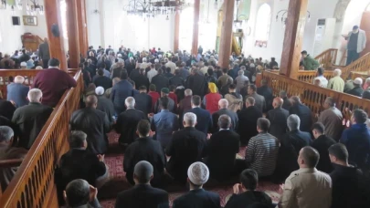 Camiler doldu taştı