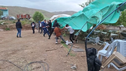Çorum'da fırtına köy düğününü savaş alanına çevirdi