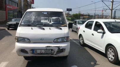 Direksiyon başında bilincini kaybetti, 3 otomobile çarptı