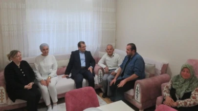 İftarda Doğan ailesine konuk oldu