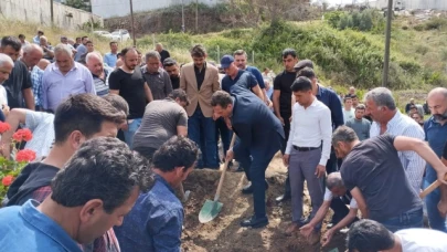 İş makinesinin altında kalan operatör toprağa verildi