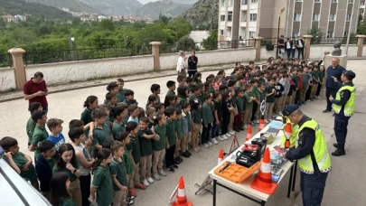Jandarmadan 242 öğrenciye trafik eğitim semineri