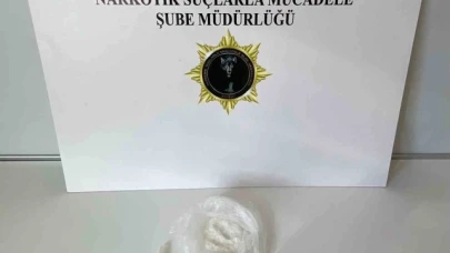 Kadın uyuşturucu kuryesi yakalandı