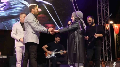 Konserde sürpriz evlilik teklifi