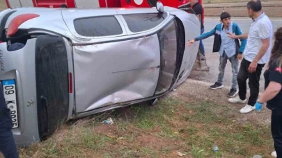 Kontrolden çıkan otomobil şarampole devrildi: 5 yaralı