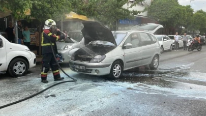 LPG'li otomobil alev aldı, itfaiyenin zamanında müdahalesi faciayı önledi