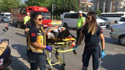 Motosiklet yayaya çarptı: 2 yaralı