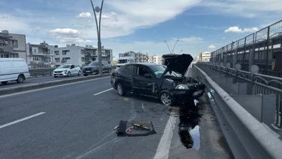 Otomobil aydınlatma direğine çarptı: 1'i ağır 2 yaralı